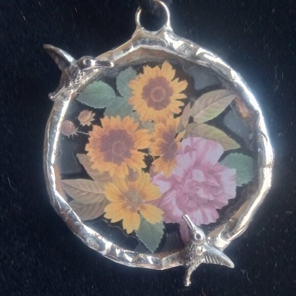 Floral Pendant Necklace - Picture 3 of 4